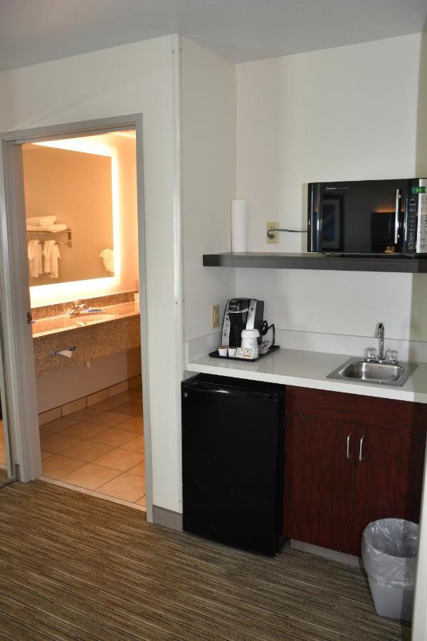 Holiday Inn Express Hotel & Suites Evanston By Ihg Værelse billede
