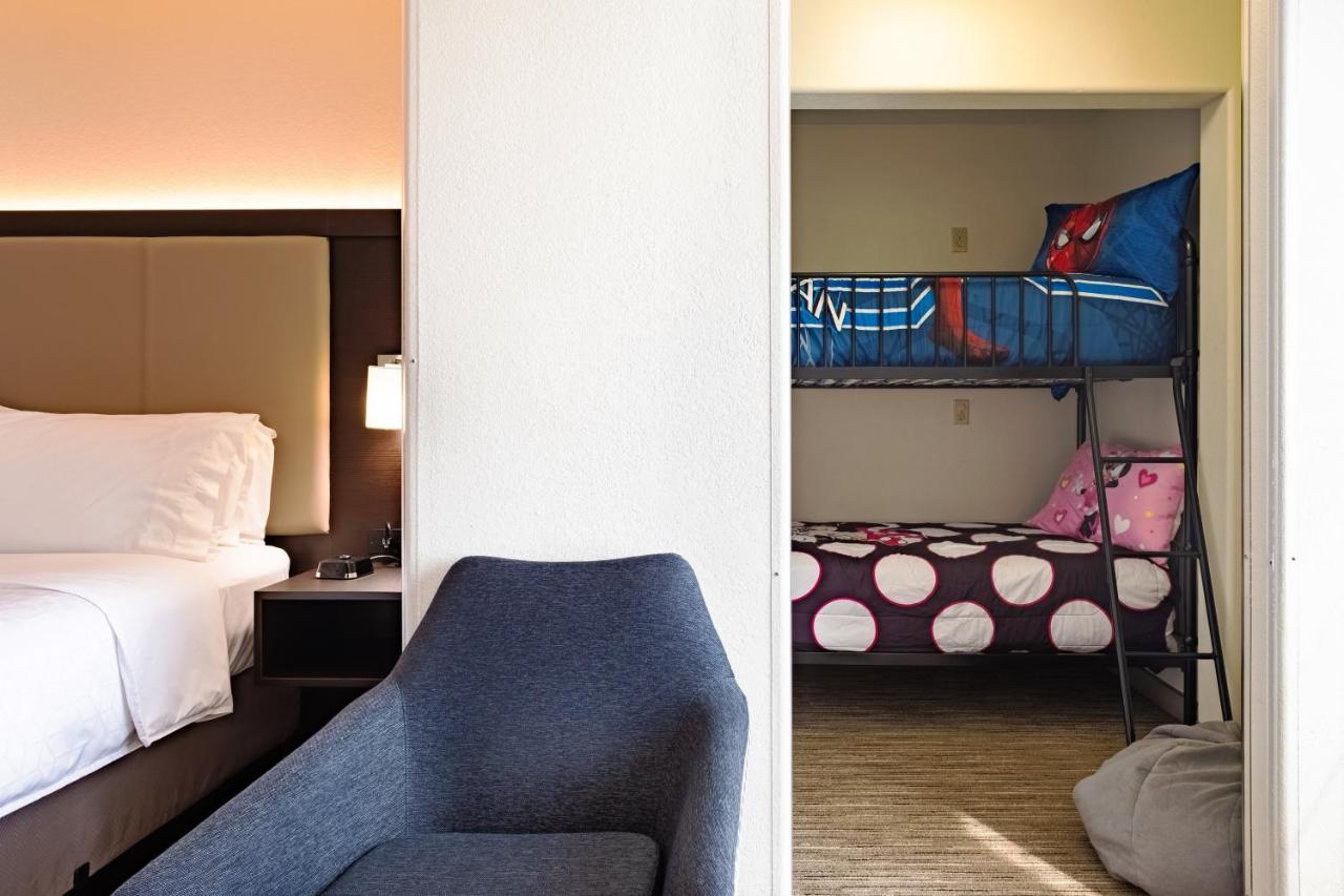 Holiday Inn Express Hotel & Suites Evanston By Ihg Eksteriør billede