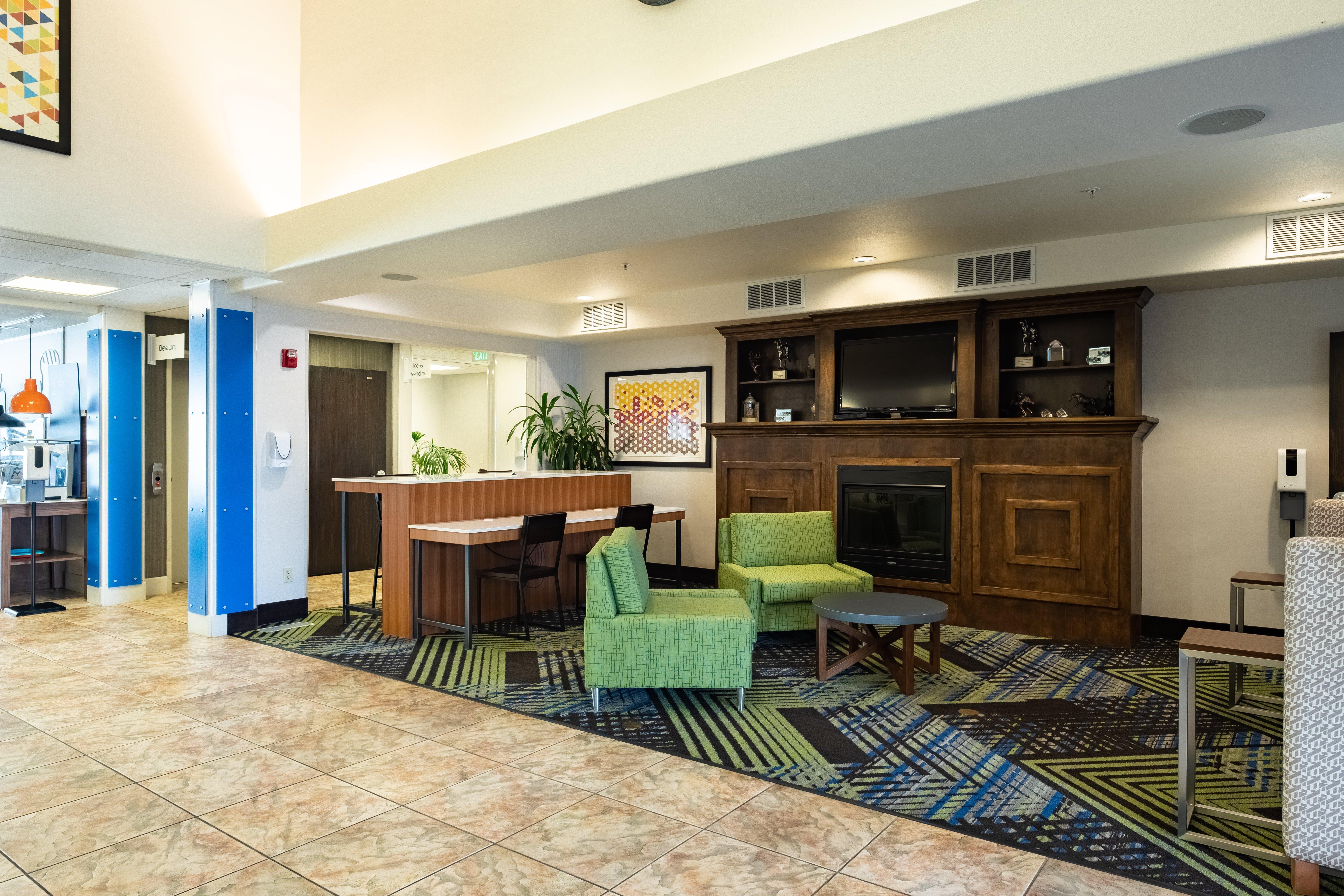 Holiday Inn Express Hotel & Suites Evanston By Ihg Eksteriør billede